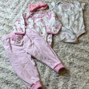 0/6M baby girl Disney piglet, Minnie mouse, pink and white lot